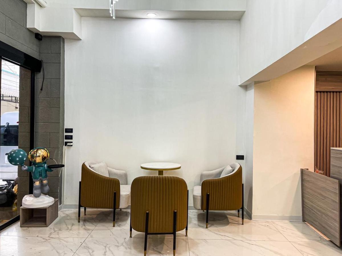 Nona Hotel, Bangkok Makkasan Bagian luar foto