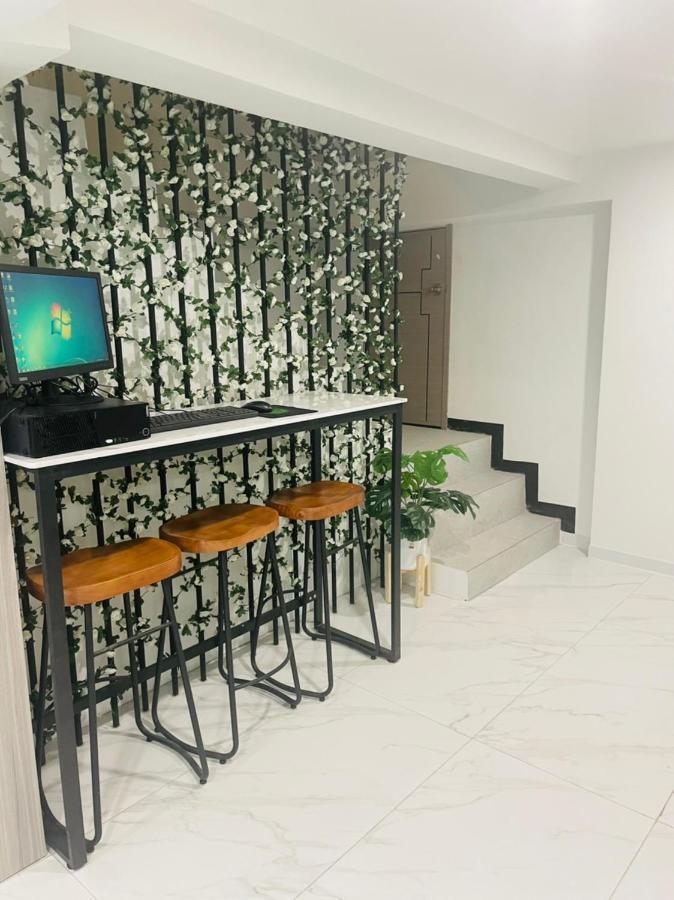 Nona Hotel, Bangkok Makkasan Bagian luar foto